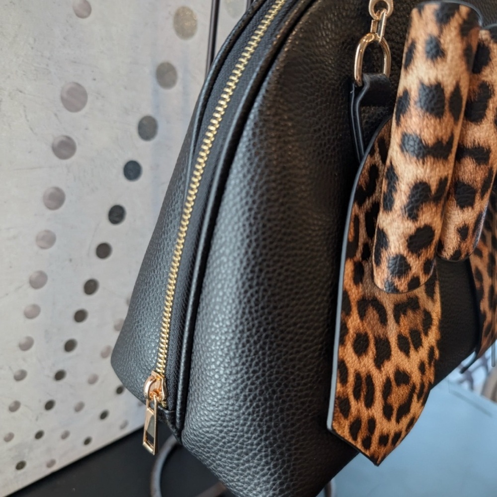 Crossi Satchel and Coin Bag • STUNNING - Picture 3 of 10